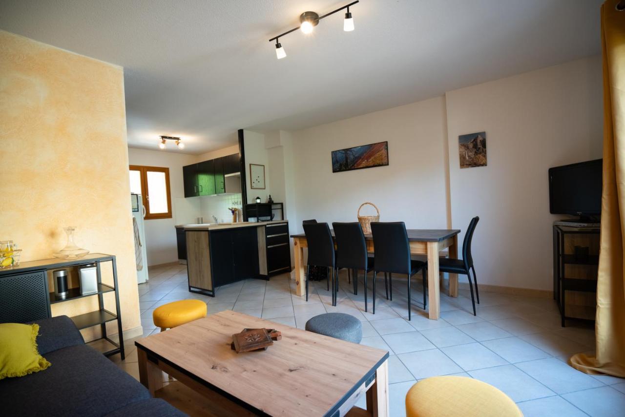 Ferienwohnung T3 Au Plan D'Eau D'Embrun Avec Garage Et Terrasse Exterior foto