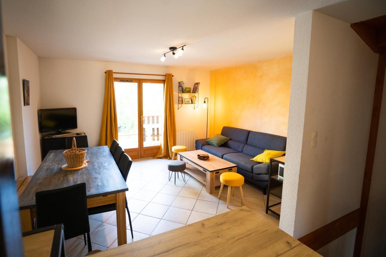 Ferienwohnung T3 Au Plan D'Eau D'Embrun Avec Garage Et Terrasse Exterior foto