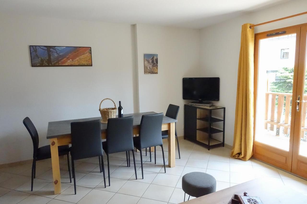 Ferienwohnung T3 Au Plan D'Eau D'Embrun Avec Garage Et Terrasse Exterior foto