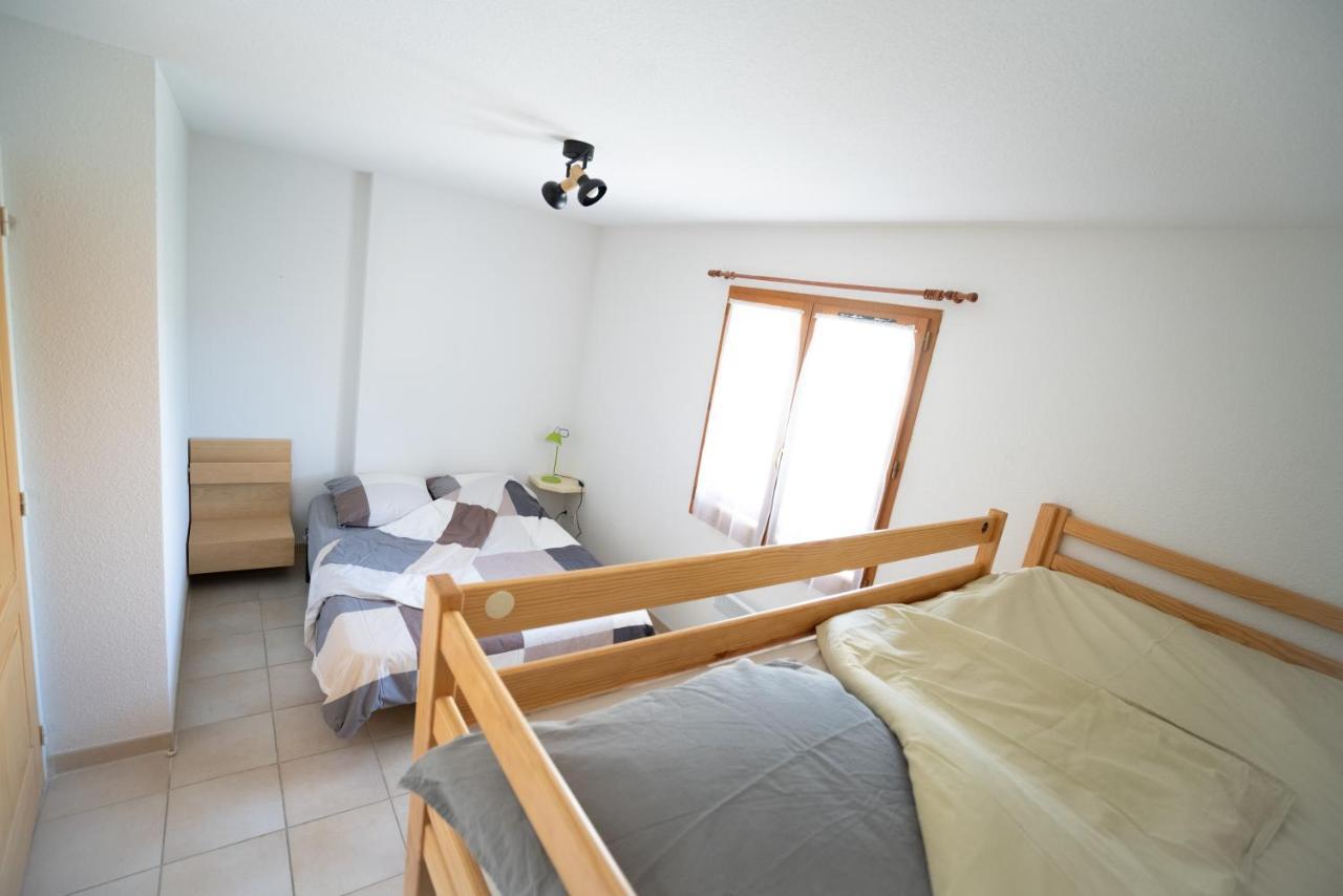 Ferienwohnung T3 Au Plan D'Eau D'Embrun Avec Garage Et Terrasse Exterior foto