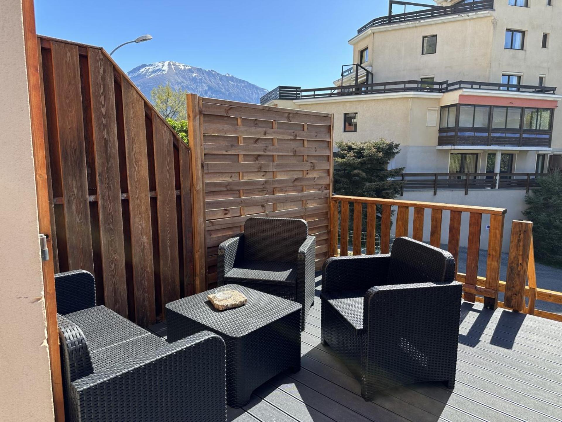 Ferienwohnung T3 Au Plan D'Eau D'Embrun Avec Garage Et Terrasse Exterior foto